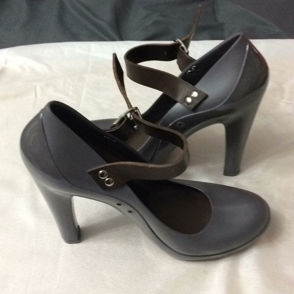 Shoes - Picture 2 of 4